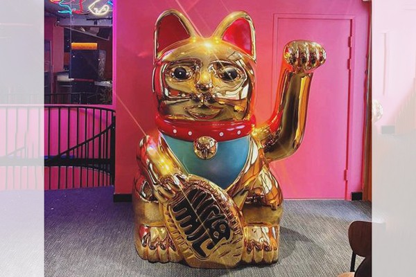 Custom Giant Stainless Steel Maneki-Neko Sculpture | Gold Lucky Cat Outdoor Decor